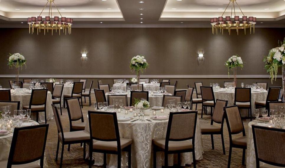 MEETING & EVENT SPACES Metropolitan Meeting space accommodates groups from 20 to 1,100 Full catering and service by D Amico & Sons Complimentary tables & chairs AV Services available Ornate stage and