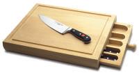 The cutting board made from beech wood provides the right surface for your