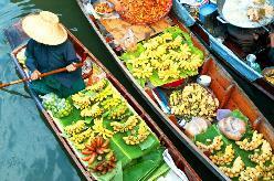Pak Khlong Talaat Flower Market - The biggest wholesale and retail fresh flower market in Bangkok.
