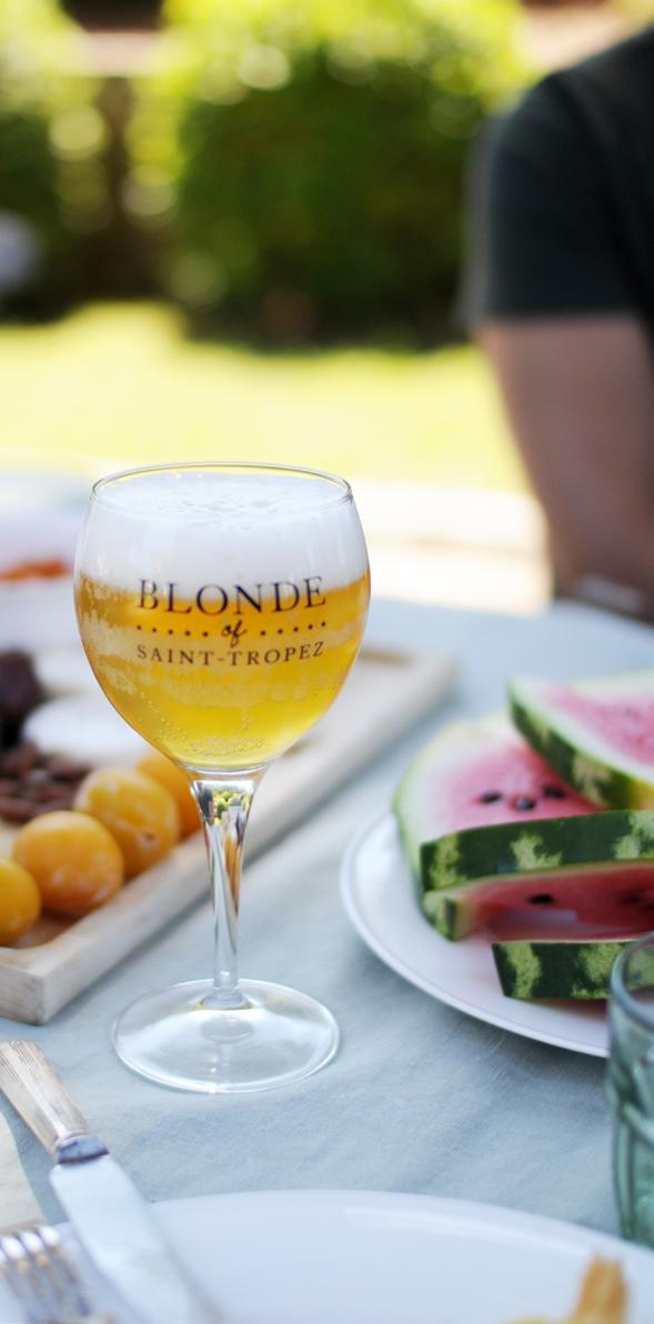 A CRAFTED BEER Blonde of Saint-Tropez is brewed using a process of high fermentation.