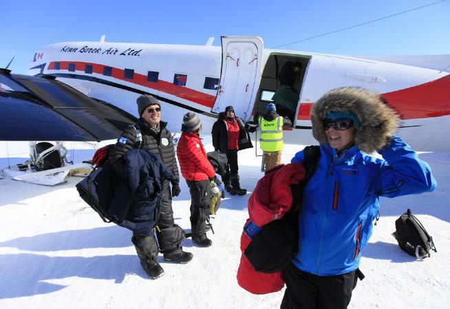 Our guest services team will assist you in packing your sleeping bag. The flight to the Pole will take between 4-6 hours depending on the aircraft.