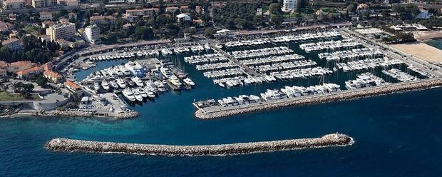 LOCATION Port of Beaulieu-Sur-Mer Perfectly situated between NICE and MONACO, BEAULIEU-SUR-MER is a city where life is nothing but