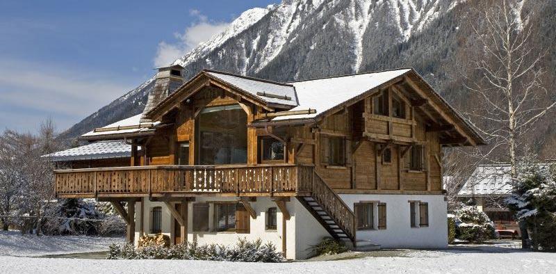 It is located in the exclusive Les Bois area of Chamonix providing magnificent views of the majestic Mont Blanc and Les