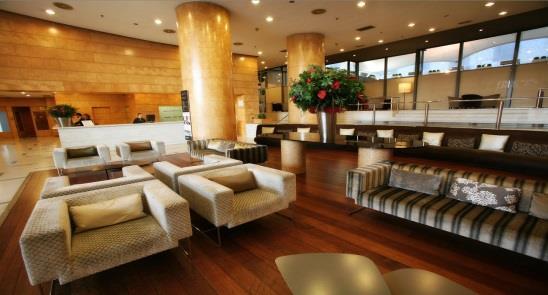Situated opposite Arenas Shopping Centre in Barcelona s Plaza España, Hotel Catalonia Barcelona Plaza has