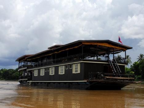 Vat Phou Mekong Cruise Mekong Tour 3 days Option 1: CRUISE DOWN RIVER Day 1Pakse / Champassak / Vat Phou After meeting at the Sinouk Coffee House in central Pakse at 9:30am, we transfer you to a