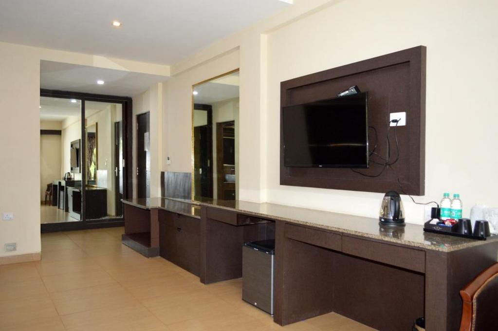 Grandeur Luxury Room (Total 3 rooms) MAX GUESTS: 2 BED SIZE(S): 1 Double bed(s) ROOM SIZE: 32.