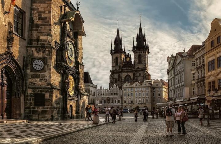PRAGUE ACCOMMODATION & SIGHT-SEEING EXTENSION Add extra nights at your final hotel in central Prague, including breakfast Private tours with an English speaking guide Rates are per person based on