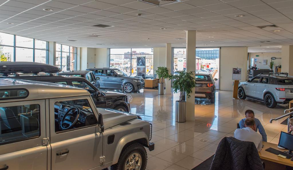 EXECUTIVE SUMMARY LAND ROVER STOKE-ON-TRENT Modern Stratstone Land Rover & Range Rover showroom, extending to 28,428 sq ft (2,461 sq m) Located close to Stoke-on-Trent City Centre with roadside