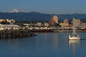 Bellingham Washington On the shores of Bellingham Bay with Mount Baker as its backdrop, Bellingham is the last major city before the Washington coastline meets the Canadian border with a population