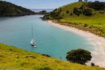 We take time to enjoy a picnic lunch before heading to the city of sails, New Zealand s largest city for a taste of big city life kiwi style and a great chance to join your group for a taste of the