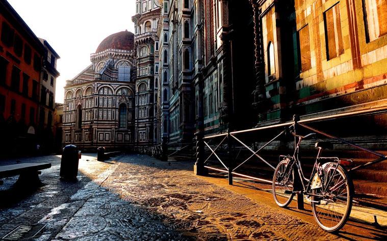 I BIKE FLORENCE ( 2 h 30 m ) ** FREE SALE ** Florence is perfect for biking and this bike tour takes you where the bus tours can t go, in pedestrian areas and little tiny streets.