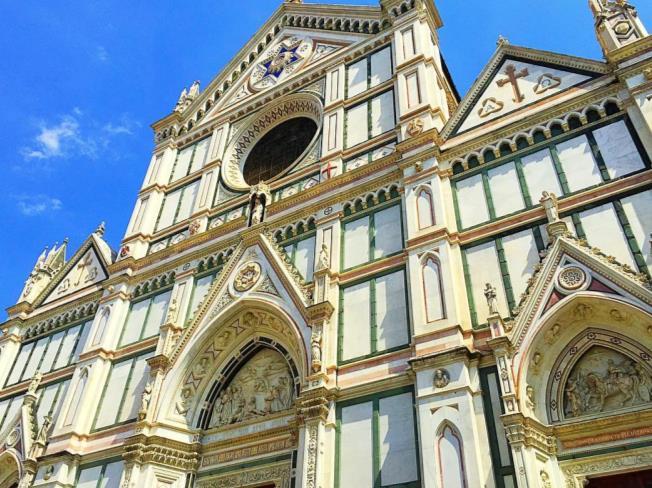 The Cruiser Bike Tour is very fun for the whole family, individual and groups who would like to discover Florence with an expert personal guide, so Enjoy Florence with us!