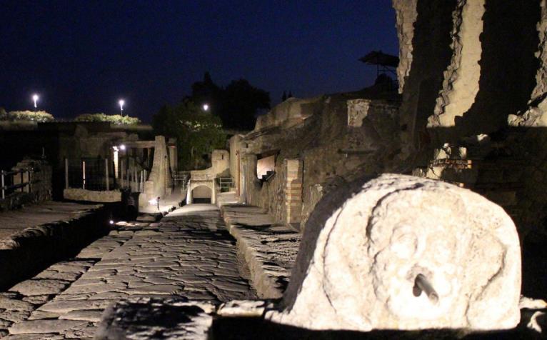 Full Day Tour POMPEII & HERCULANEUM (8 h) **FREE SALE** Explore the historical city of Pompeii, one of the most important archaeological sites in the world.
