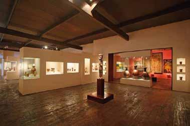 After this visit it is time to know the bohemian district of Lima, Barranco, where the Lucía de la Puente Art Gallery is located; a gallery which aims to promote national and