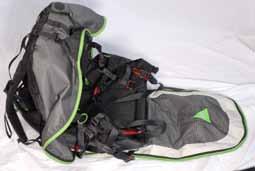 Reversible Harness / Backpack. How to turn the Altirando harness mode into the backpack mode: / Completely open the Air-Bag.