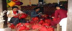 We would like to offer you a tour to a traditional Hoi An handicraft village to make the lanterns.