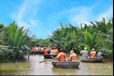 middle region. Continue riding bicycle along De Vong River to Cam An dock (nearly Victoria hotel) Take a boat to Cua Dai estuary, enjoy casting net show and learn how to cast net by local fishermen.