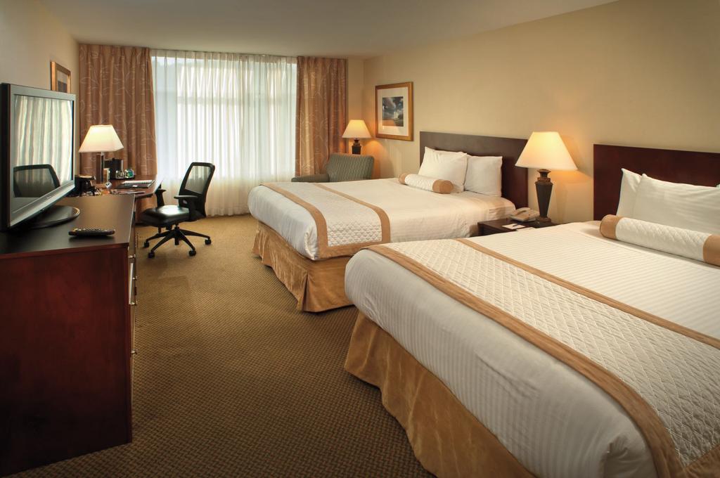 Stay Unwind at any of Cumming-Forsyth s safe and affordable lodging options. Comfort Suites (770) 889-4141 905 Buford Road, Cumming, GA 30041 www.comfor tsuites.