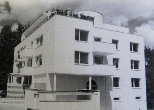 Utilita a maniera súčasných bytových domov na Slovensku 37 Obr. č.29 Bytový dom, Búdkova ulica, Bratislava 1999, (zdroj: ŢALMAN, P.: Architektonický atlas Bratislava 1970-2006.