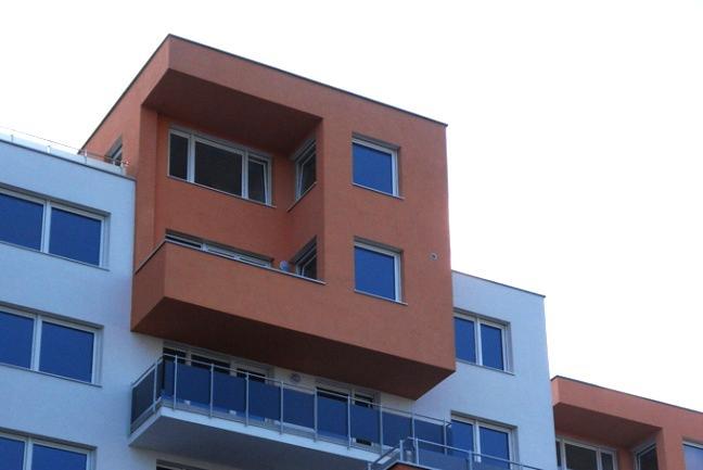 80 Utilita a maniera súčasných bytových domov na Slovensku Lamelové fasády Svojou funkciou spadajú pod tieniace prvky, ale svojou popularitou v súčasných architektonických návrhoch by sa mohli