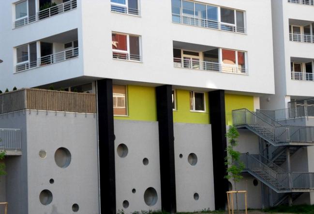 Utilita a maniera súčasných bytových domov na Slovensku 85 Uţ Le Corbusier zaradil stĺpy medzi základné princípy tvorby domov.