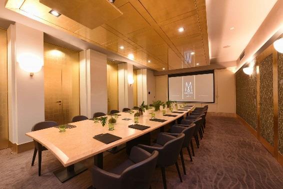 With its 36 m2, Tolentini meeting room is equipped with modern AV