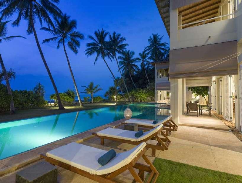 Sri Villas Situated just outside the town of Bentota, Sri Villas sit at the head of an idyllic stretch of sand that extends for over 500 metres.
