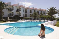 com The 4-star Hotel do Canal is situated opposite the marina with views of the marina and Pico beyond.