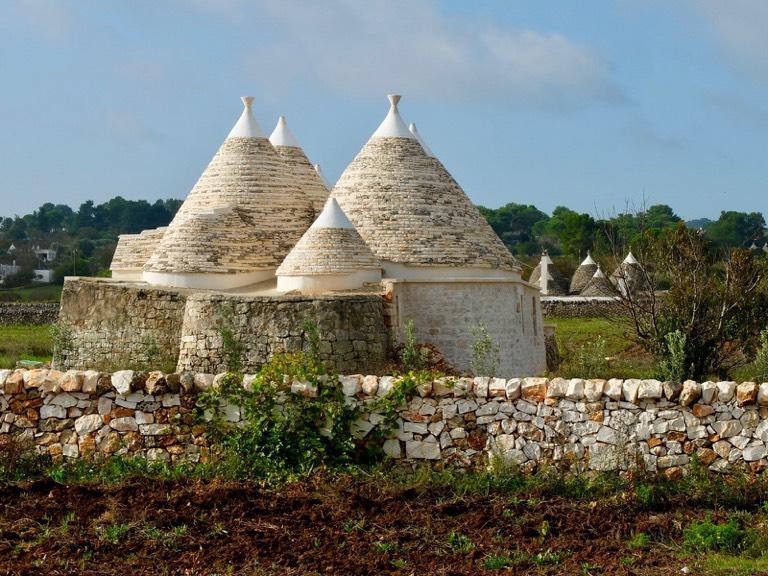 Trulli in the Valle d Itria OVERVIEW 15-28 MAY 2018 Since 2007, we ve been designing itineraries for people who are, like us, fascinated by Italy and believe that a holiday is best experienced in