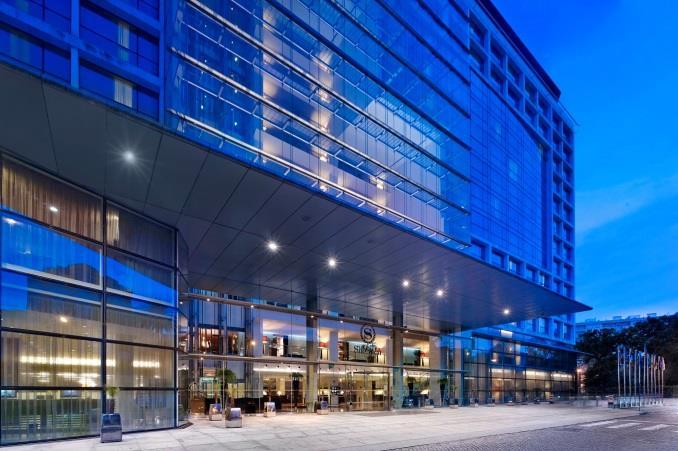 HOTEL SHERATON 5* This elegant and modern hotel is situated in the center of Porto's business and financial district, close to Avenida da Boavista.