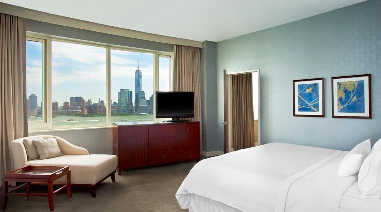 Easy access to Midtown Manhattan and the WTC Memorial is provided. In addition to 2 restaurants, The Westin Jersey City Newport features an indoor pool and a spa tub.