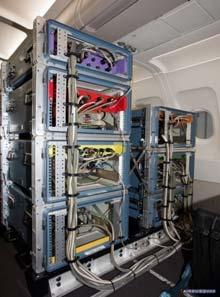 The electrical interfaces with the aircraft are connected with one harness test plugs in the electronic bay and another harness to the power supply network.