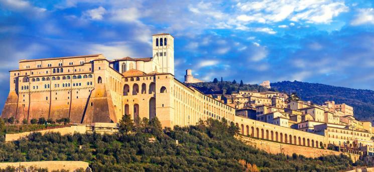 Full Day Tour ASSISI, CORTONA & TRASIMENO LAKE (11h) Full day Tour from Florence to enjoy the mysticism of the Umbrian pilgrimage destination, and motion picture set of Under the Tuscan Sun.