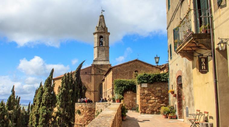 ENOGASTRONOMIC GRAN TOUR: MONTALCINO's Brunello, MONTEPULCIANO's Noble Wine & PIENZA (11h 30m) Escape the hustle and bustle of Florence and experience the heart of Tuscany by visiting the enchanting
