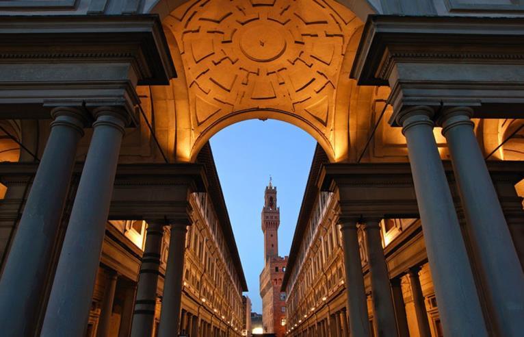 A SPECIAL DAY IN FLORENCE Combined Morning & Afternoon Tour with MUSEUMS VISIT & LUNCH included (9h) A day to discover Florence and its flavours!