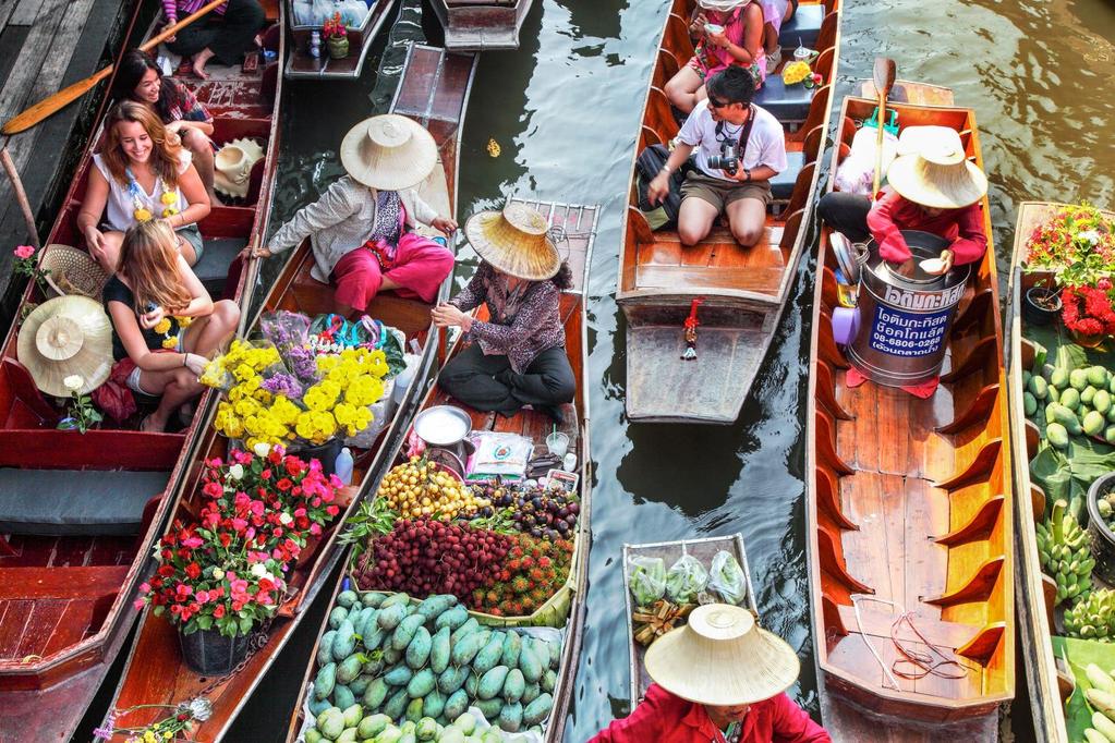 Damnoen Saduak Floating Market In the past, daily commerce in Thailand was conducted mostly along rivers and canals (or khlongs in Thai).