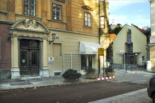 Geografski inštitut Antona Melika Znanstvenoraziskovalnega centra SAZU Geografski inštitut je leta 1946 ustanovila SAZU, leta 1976 ga poimenujejo po Antonu Meliku. Sedež je v Ljubljani.