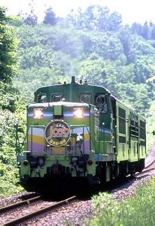 Furano-Biei Norokko Train You can enjoy splendid views of the nature from the wide windows of the train running slowly!