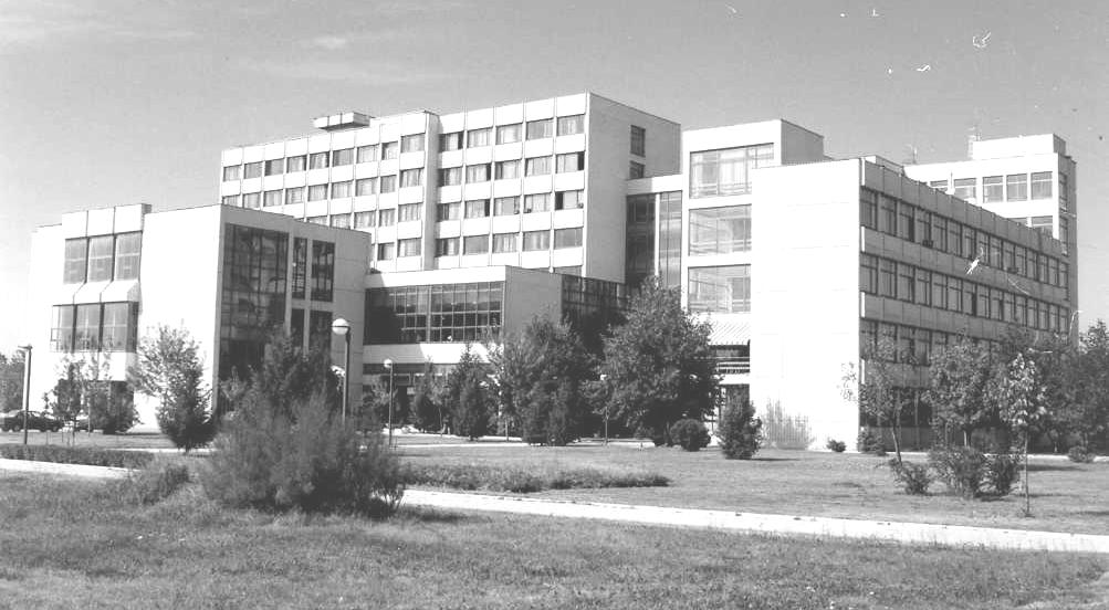 1.3. КРАТАК ИСТОРИЈАТ ФАКУЛТЕТА Новембра 2010. године навршило се 50 година високошколске наставе електротехнике у Нишу најпре на Електронском одсеку Техничког факултета у Нишу, а затим, од 1968.