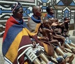 Browse the Ndebele village and craft market where Ndebele murals decorate the walls & courtyard.