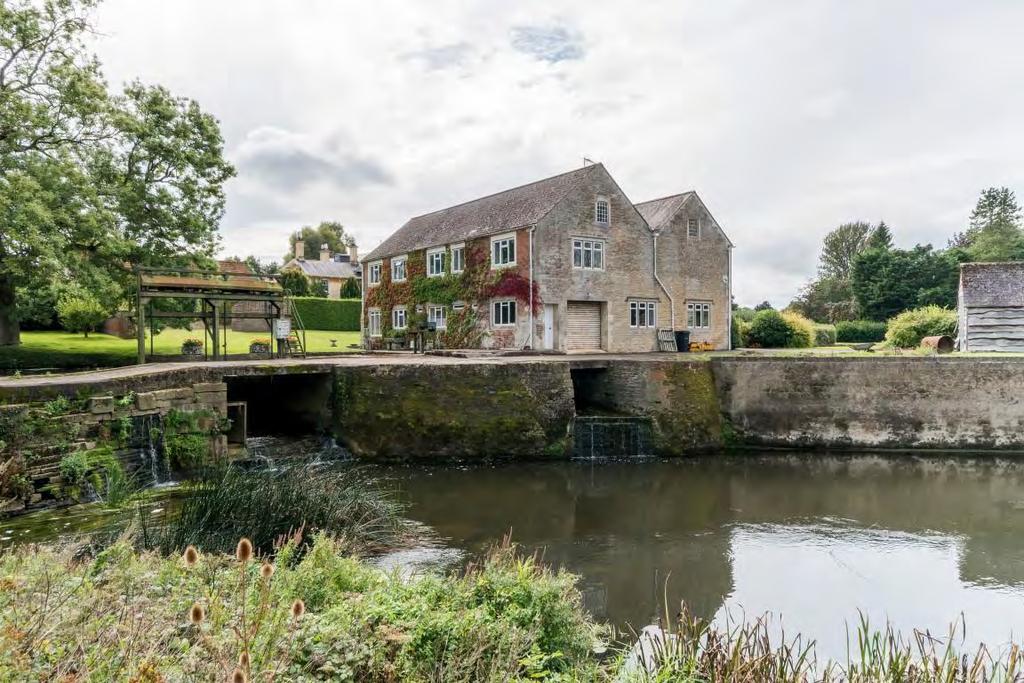 Introduction The Old Mill is set in the most idyllic position with breathtaking views of the river Avon and surrounding countryside.