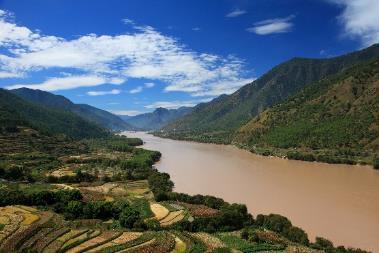 The Dam is located near Sandouping, which is in the middle of the Xiling Gorge, the longest of the Three Gorges.