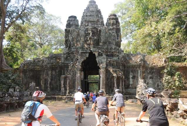 Vietnam - Cambodia - Saigon to Bankok by Bicycle Tour 2017-2018 Guided 14 days / 13 nights This tour takes in three of Southeast Asia s most diverse and fascinating countries.