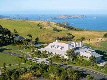 Page 2 Overview ARRIVE DEPART NIGHTS DESTINATION ACCOMMODATION ROOM TYPE Day 1 Day 4 3 Bay of Islands The Lodge at Kauri Cliffs 1x Deluxe Suite Day 4 Day 7 3 Hawke's Bay The Farm at Cape Kidnappers