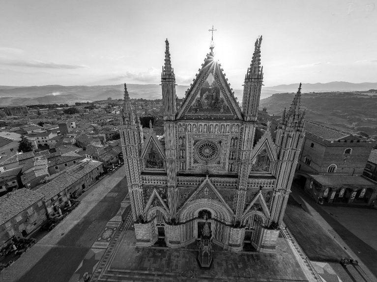 DAY 6 ORVIETO AND ITS TREASURES Breakfast and morning transfer towards Florence train station. Direct Train transfer from Florence to Orvieto and Chauffeured transfer to your accommodation in Orvieto.
