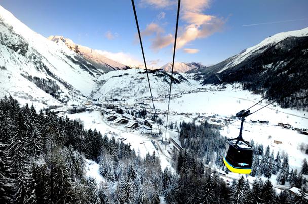Classical Downhill Skiing/Snowboarding in La Thuile Little known as a ski destination
