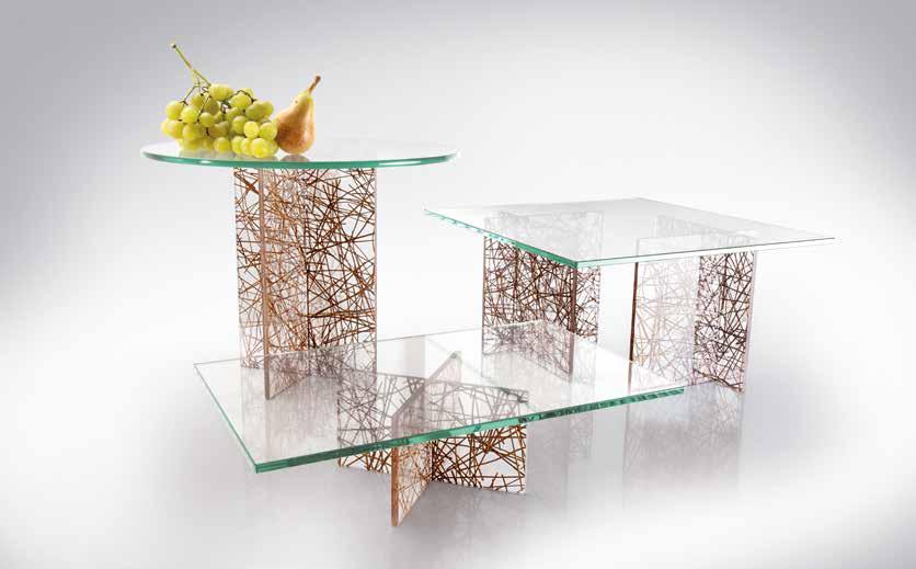This collection of eco-friendly risers (made of 40% recycled material) comes in 3 standard heights to create a dynamic presentation.