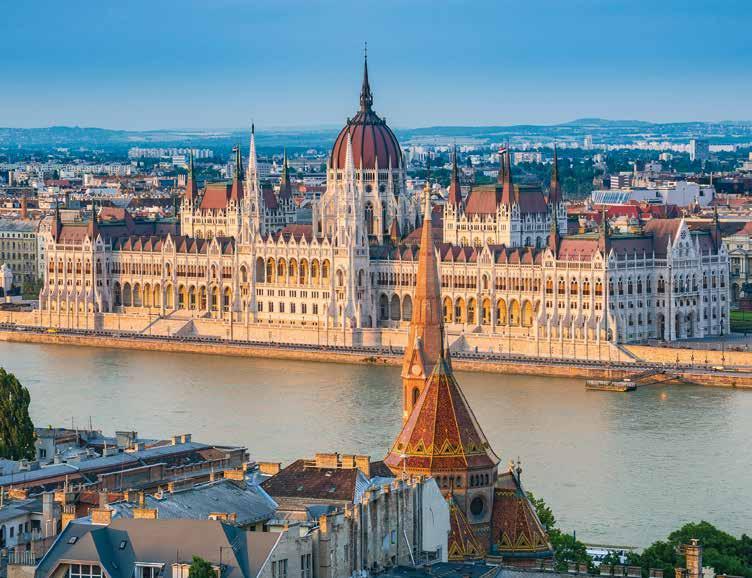 nube River divides the city into two parts: Buda and Pest. In the afternoon, we visit the part Buda the royal region of the city. Enjoy the view from Budapest s most impressive gazebo, Gellért Hill.