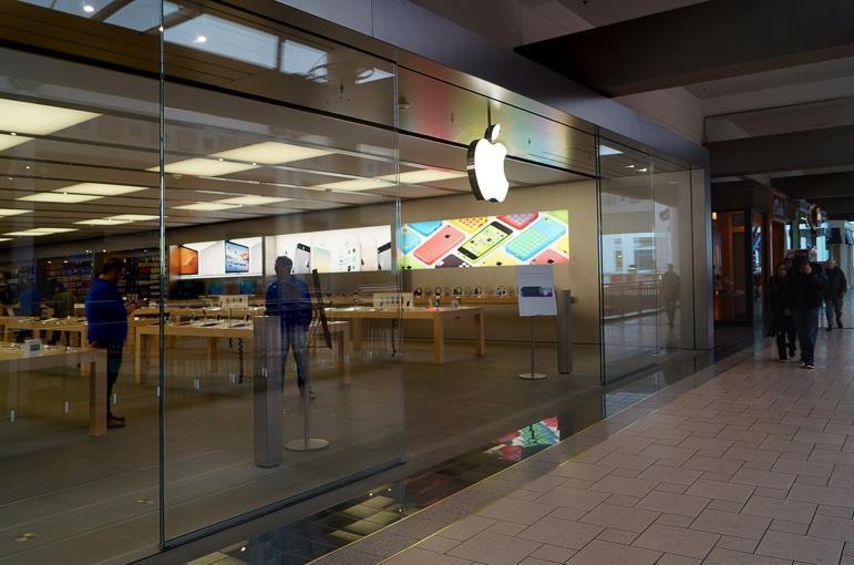 Apple Named Top  Traditional Retail Stores