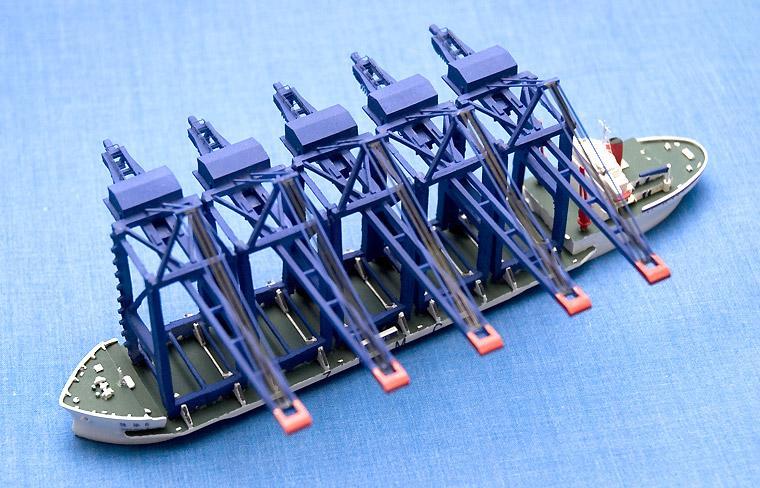 HORNBY MINIC (ROVEX) Gwylan Zhen Hua (courtesy Antics ) A small range of die-cast ships and harbour parts produced in the mid 1970s and mainly copies of original Triangs, but on wheels!